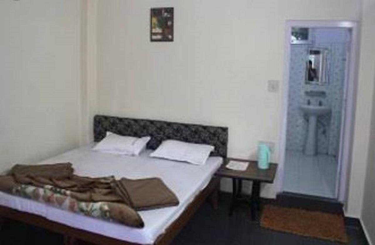 Royal Guest House Gaya Exterior foto